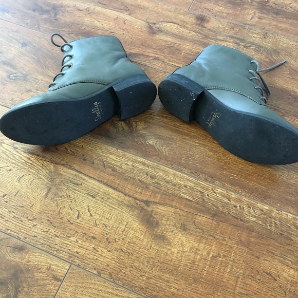 🌸3/$10Shellys London boot 🥾 - Picture 6 of 8